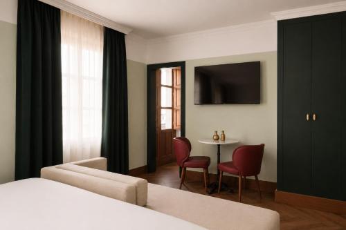 Honest Granada Hotel