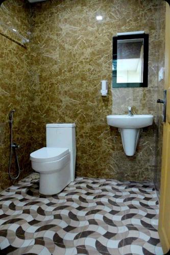 a bathroom with a toilet and a sink at Ezhimala cruise in Nīleshwar