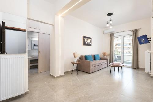 Comfortable Stay Near Neo Faliro Train & Port