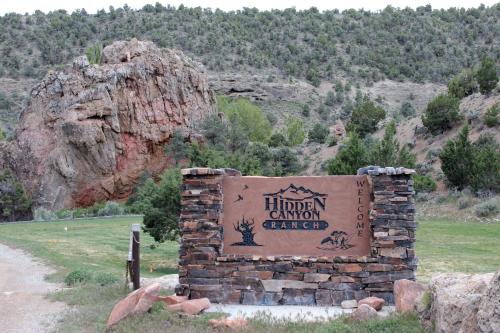 a sign for the hidden canyon canyon center at Hidden Canyon Retreat in Baker