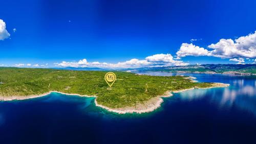 Villa Ruby beachfront by Villas Guide