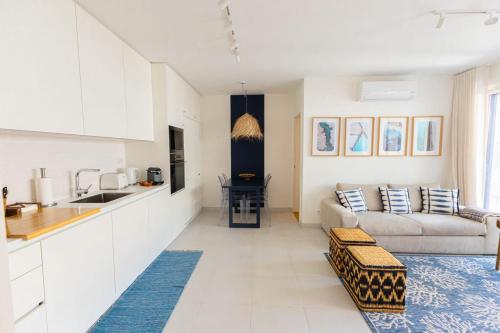 Luxury 2BR Apt with garden & pool CD