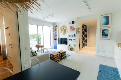 Luxury 2BR Apt with garden & pool CD