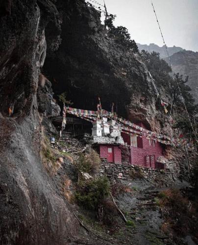 a building on the side of a mountain at Hotel Tara in Kāgbeni