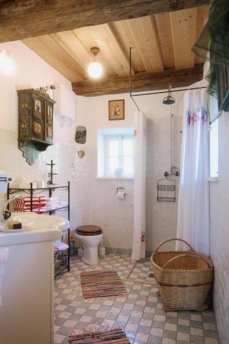 a bathroom with a toilet and a sink and a tub at Weingut Bleyweis in Kitzeck im Sausal