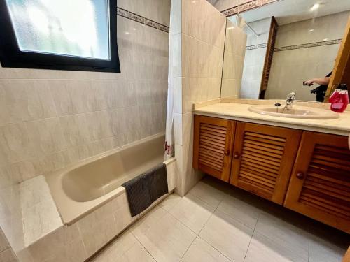 Central 3 Bedrooms Apartment with Pool