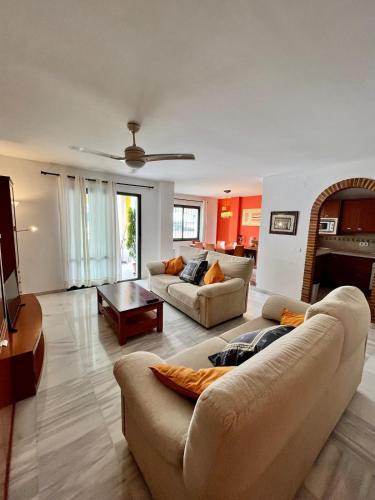 Central 3 Bedrooms Apartment with Pool