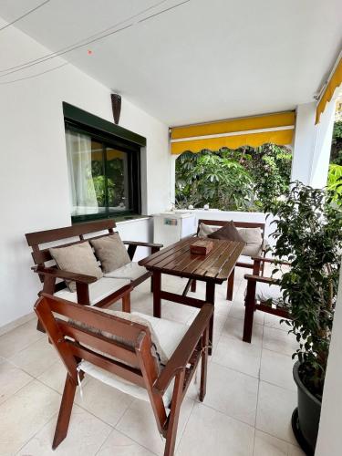 Central 3 Bedrooms Apartment with Pool