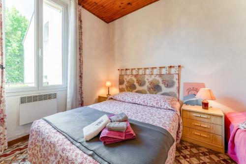 a small bedroom with a bed and a window at Côté Jardin in Bédoin