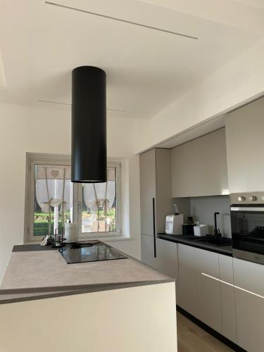 a kitchen with white cabinets and a black ceiling at Casa Adriano-Dimora per vacanze in Ripa Teatina