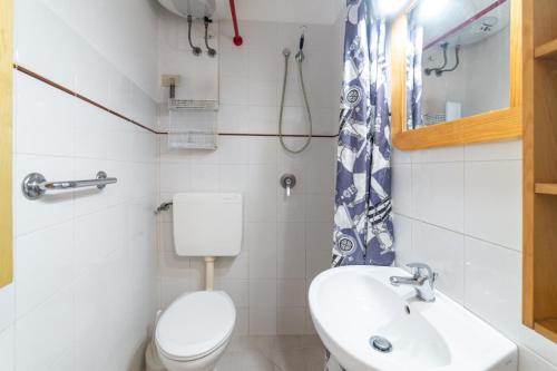 a small bathroom with a toilet and a sink at Le Cote di Seccheto - Goelba in Seccheto