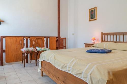 a bedroom with a bed and a table and chairs at Le Cote di Seccheto - Goelba in Seccheto