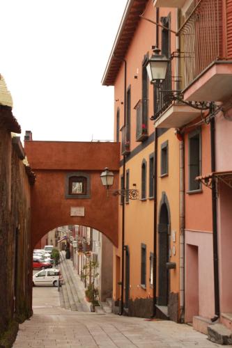 Edificio en el que se encuentra el hostal o pensión