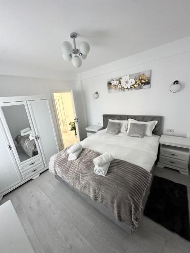 a bedroom with a large bed and a large mirror at Apartament Bucovina Bellevue in Gura Humorului