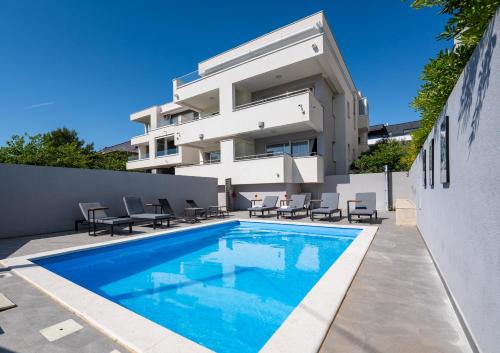 Villa Maro - Apartments with Heated Pool