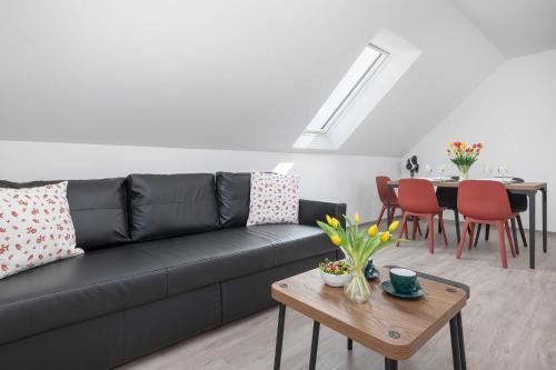 Komfortowe Apartamenty dla 6 Osób z Parkingiem w Śliwinie by Noclegi Renters