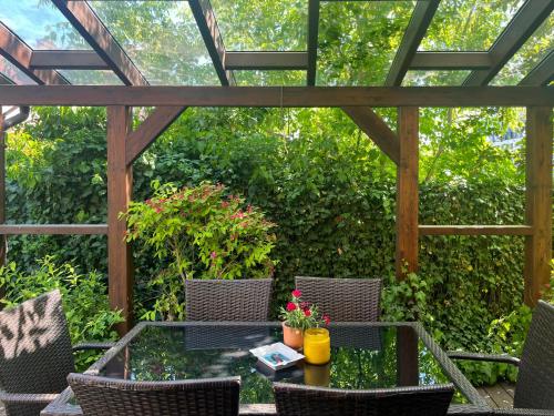 Bright 4 bedroom House with living room and work place Warsaw