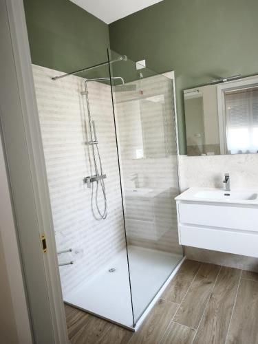 a bathroom with a shower and a sink at Le Lenze in Pozzilli