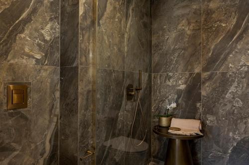 PERATZADA central suite