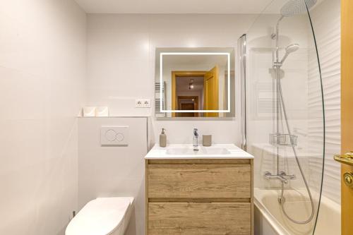 Guadalmansa Beach Flat - Modern & Steps to Shore