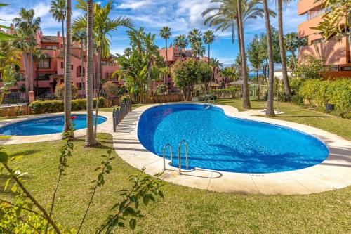 Guadalmansa Beach Flat - Modern & Steps to Shore