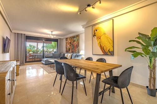 Guadalmansa Beach Flat - Modern & Steps to Shore