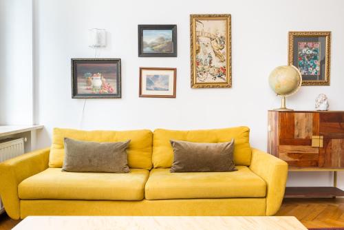 Ochota Colorful Apartment by BookingHost