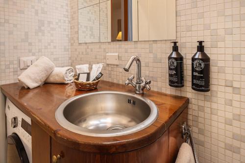 Santa Sofia M4 Chic Apartment - Milan Center