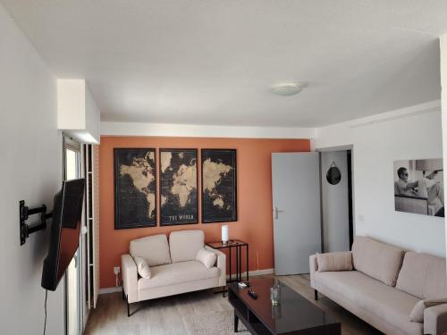 Seafront apartment and private parking