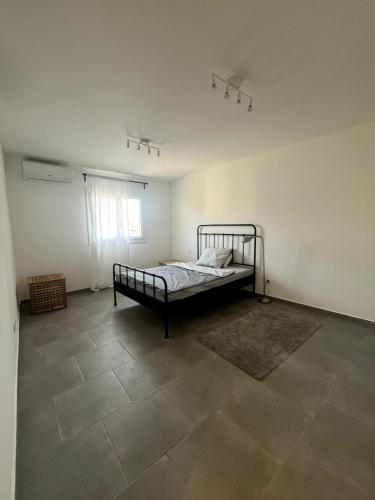 140 m apartment, 4 bedrooms sea airport and tram