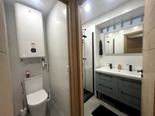140 m apartment, 4 bedrooms sea airport and tram