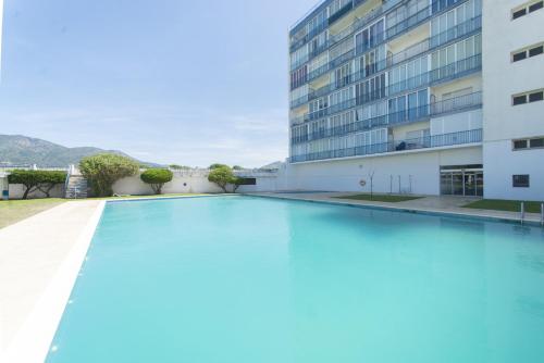 WELCS APARTAMENTO 375 EMP con piscina y parking