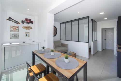 WELCS APARTAMENTO 375 EMP con piscina y parking