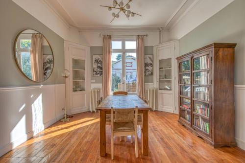 Historic Villa In Arcachon With Heated Pool