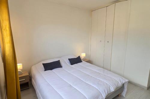 AC Apt with Balcony in Saint-Raphaël