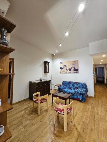 Central & Spacious 2BR Apt near San Lorenzo Market