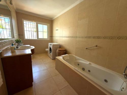 Nerja Paradise Rentals - Villa Los Leones