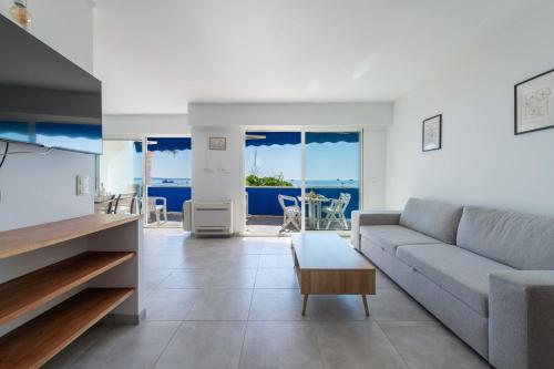 2-Br Seafront Apartment in Cannes