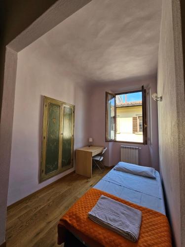 Central & Spacious 2BR Apt near San Lorenzo Market