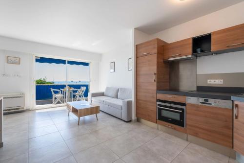 2-Br Seafront Apartment in Cannes