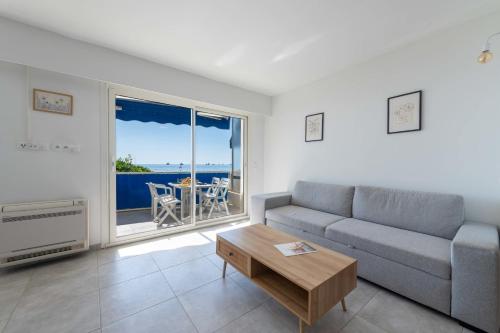 2-Br Seafront Apartment in Cannes
