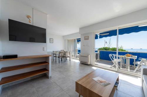 2-Br Seafront Apartment in Cannes