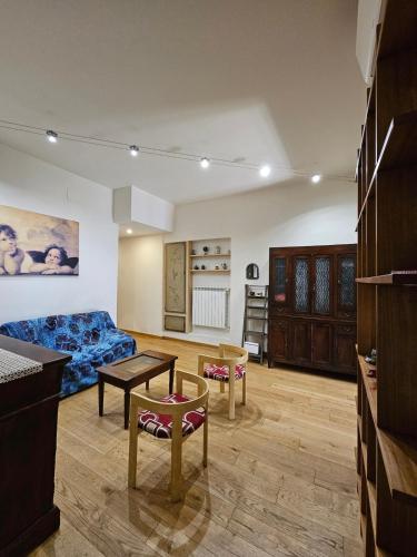 Central & Spacious 2BR Apt near San Lorenzo Market