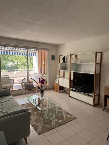 Spacious 73m with Terrace & Parking