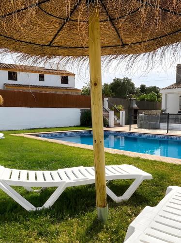 Chalet con piscina privada no aceptamos grupos de jovenes