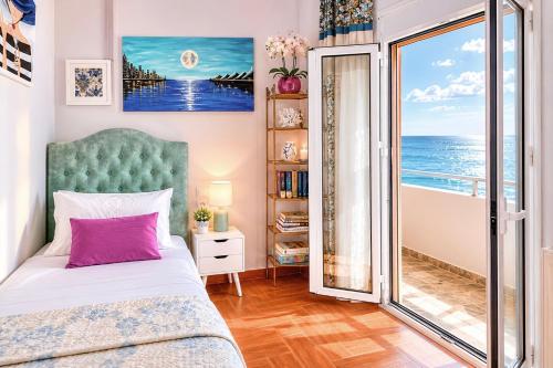 Orpheus House Beachfront 2BR Apartment with Balcony & Sea View Walk to Old Town
