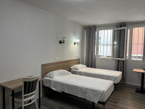 HOSTAL GOLDEN 21***