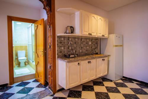 a kitchen with a sink and a refrigerator at Maison d'hôte Bousaid in Chefchaouen