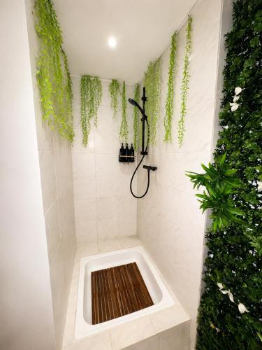 a bathroom with a bath tub with plants in it at Appartement hyper centre de Mons in Mons