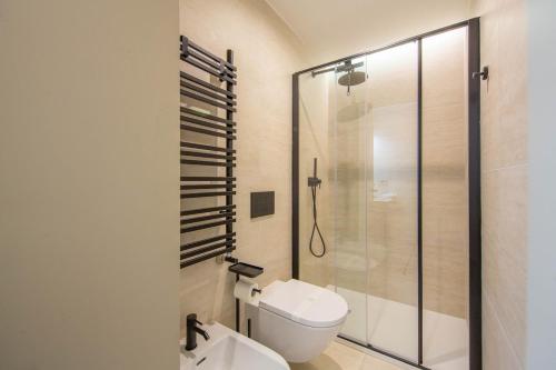 Luxury in the center 1bedroom apartment with AC and balcony